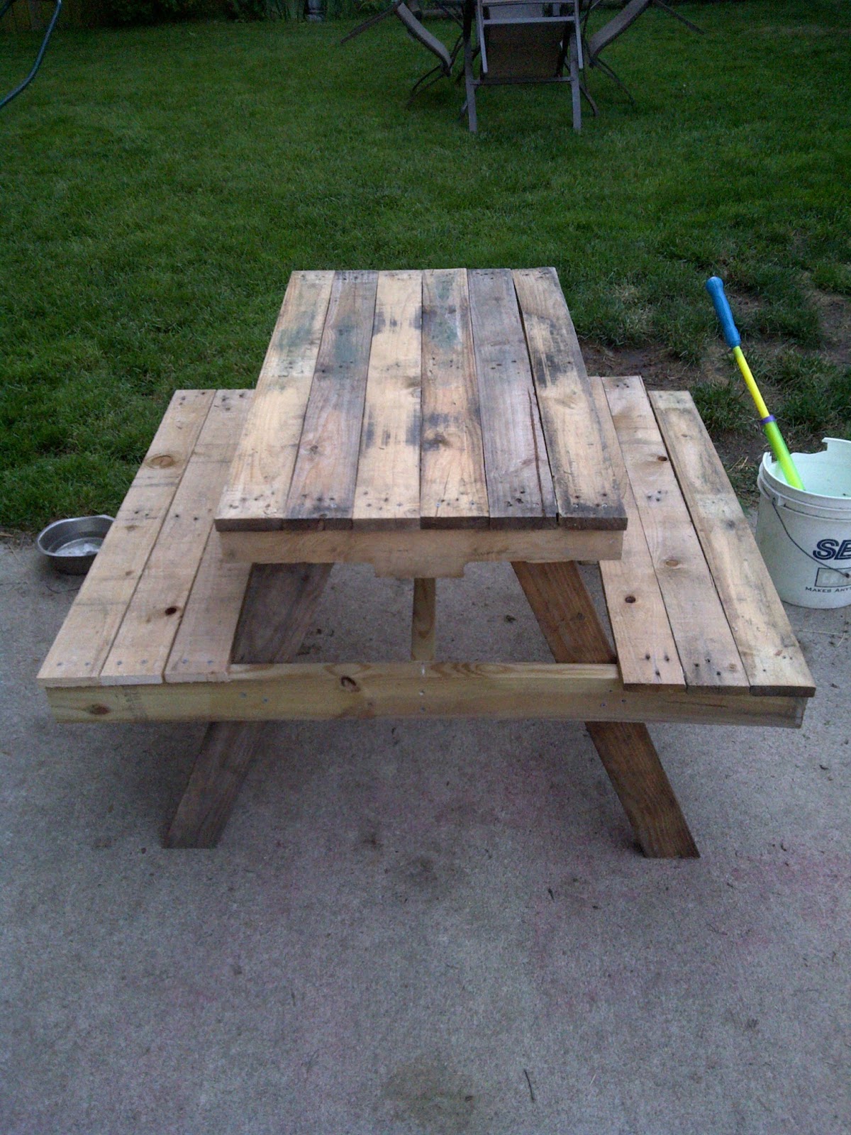 This That and Everything Else Pallet Picnic Table