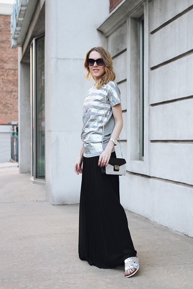 by Victoria Wind of “The Wind of Inspiration” on how to wear a pleated maxi skirt and black+silver color combo #twoistyle #style #fashion #personalstyle #fashionblog #ootd #outfit