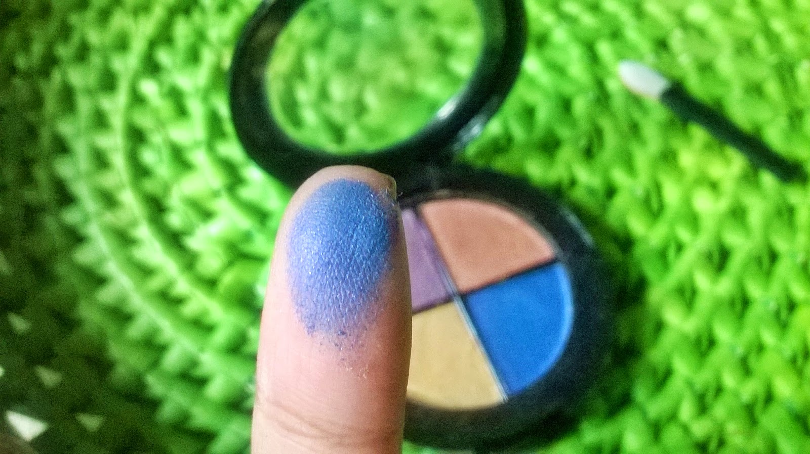 Beauty & Beyond Blue Heaven Cosmetics Eye Magic Instant Eye Shadow in 602 Review