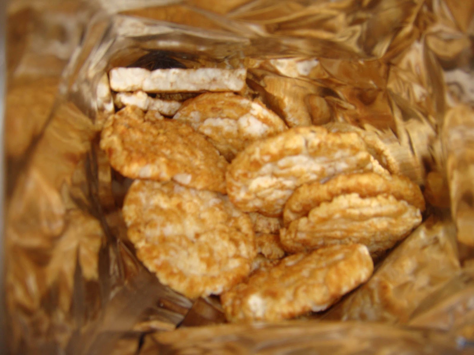 Supersupergirl's Food Reviews Marmite rice cakes