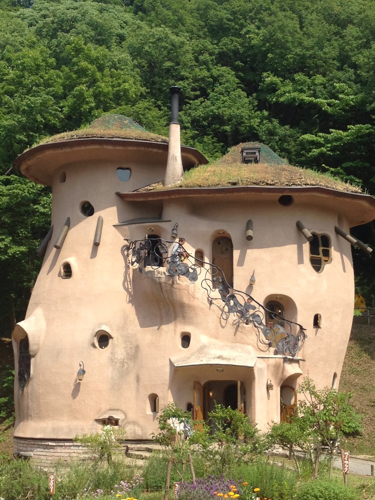 エクステリア＆ガーデンアカデミー (E&Gアカデミー）ブログ ムーミン屋敷 ♪