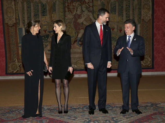 Spanish King Felipe VI and Queen Letizia chat with Colombian President Juan Manuel Santos and his wife Maria Clemencia Rodriguez during the official reception of a dinner held at El Pardo Palace in Madrid, Spain,