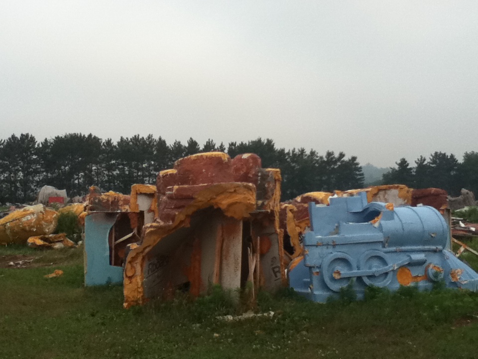 Wiscavenger Hunt Day 3, Sight 27 FAST Fiberglass Statue Mold Yard, Sparta WI