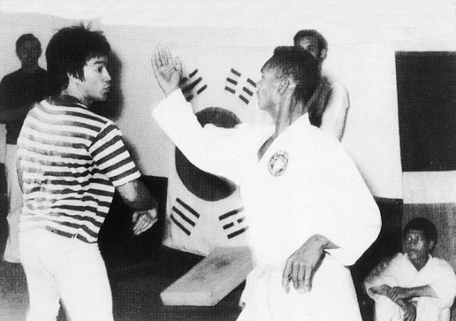 Ramon Smith y Bruce Lee, instituto Jhoon Rhee, Santo Domingo, 1970.