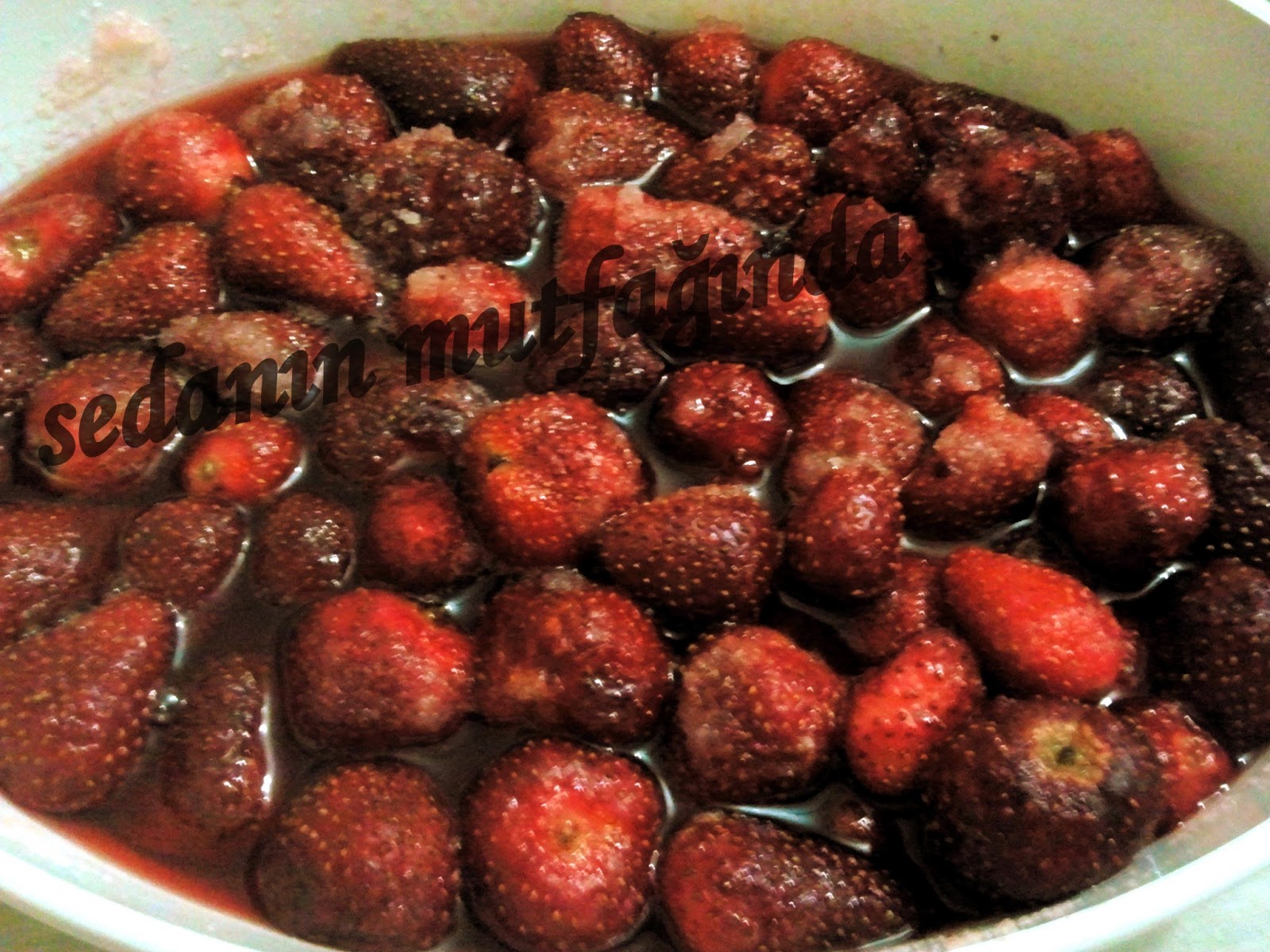 Sedanın Mutfağında ÇİLEK REÇELİ (EV YAPIMI)