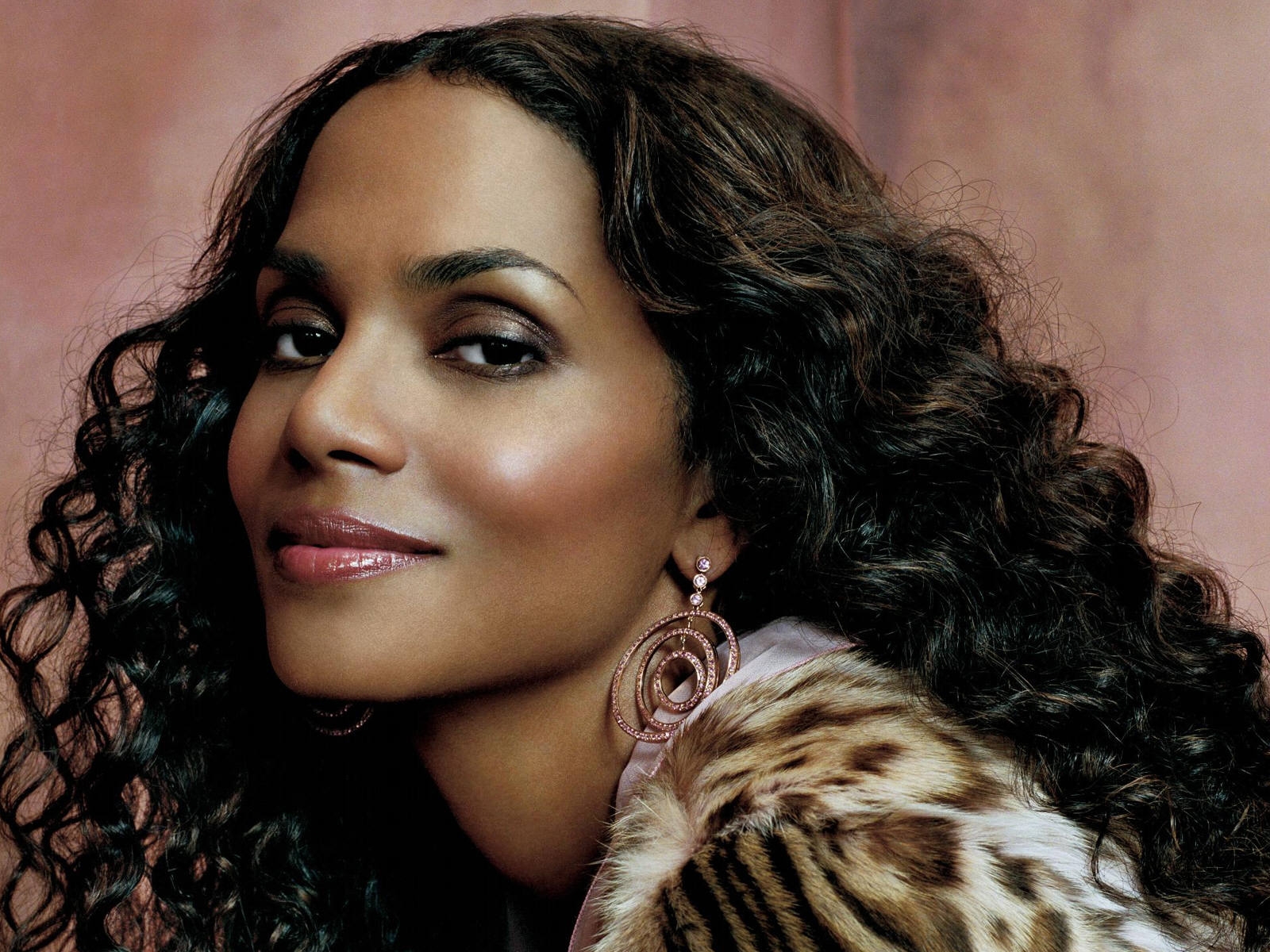 Top HD Wallpapers: Halle Berry Wallpapers