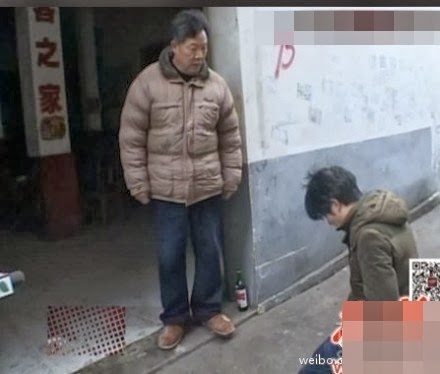 Quỳ dưới mưa tuyết hơn 6 tiếng đồng hồ để xin lỗi bạn gái 1