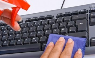 como se hace la limpieza de teclado