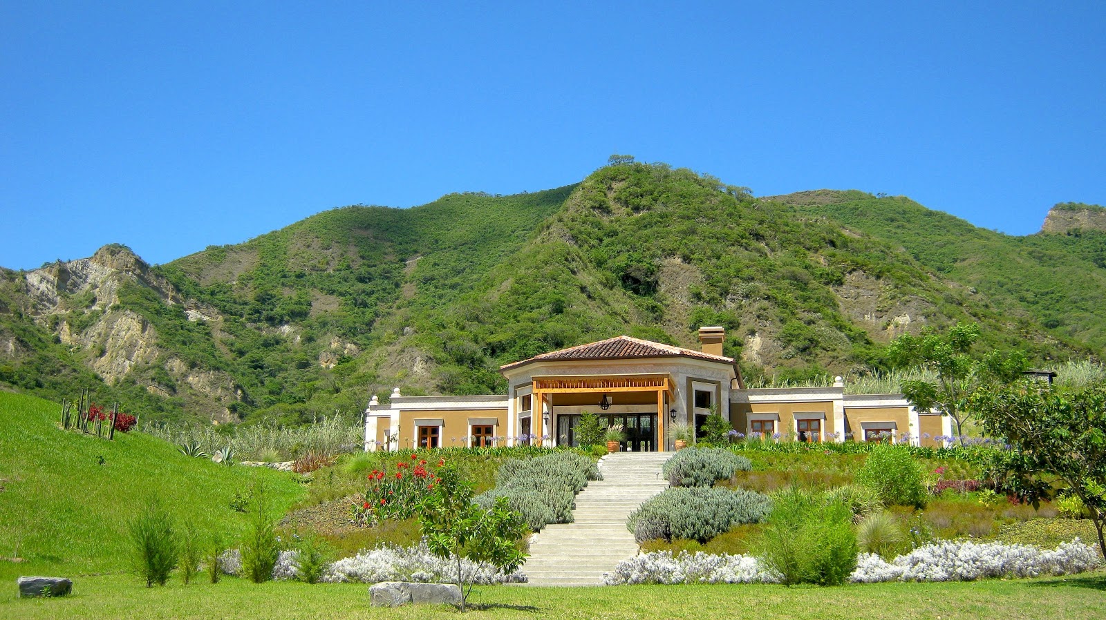 Living in Ecuador Gringos Pay More? Why?