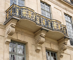Balcon de l'hôtel de Lauzun 17 quai d'Anjou à Paris