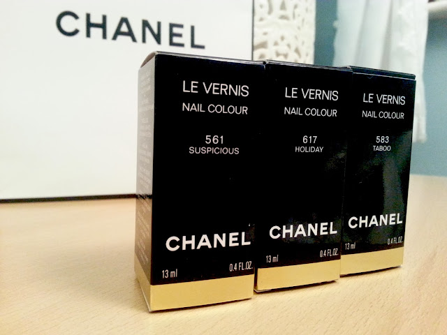 Chanel Le Vernis Nail Colour Suspicious Holiday Taboo Swatch Review