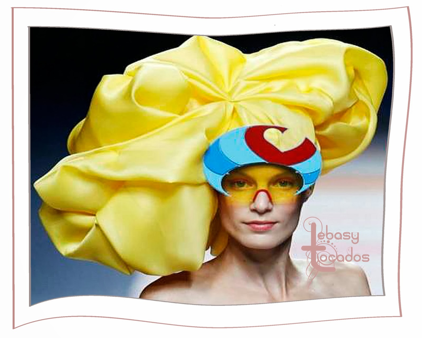 Turbante de gran tamaño de Agatha Ruiz de la Prada Turbante de gran tamaño de Agatha Ruiz de la Prada