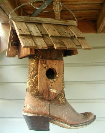 Upcycled Shoes as Birdhouse