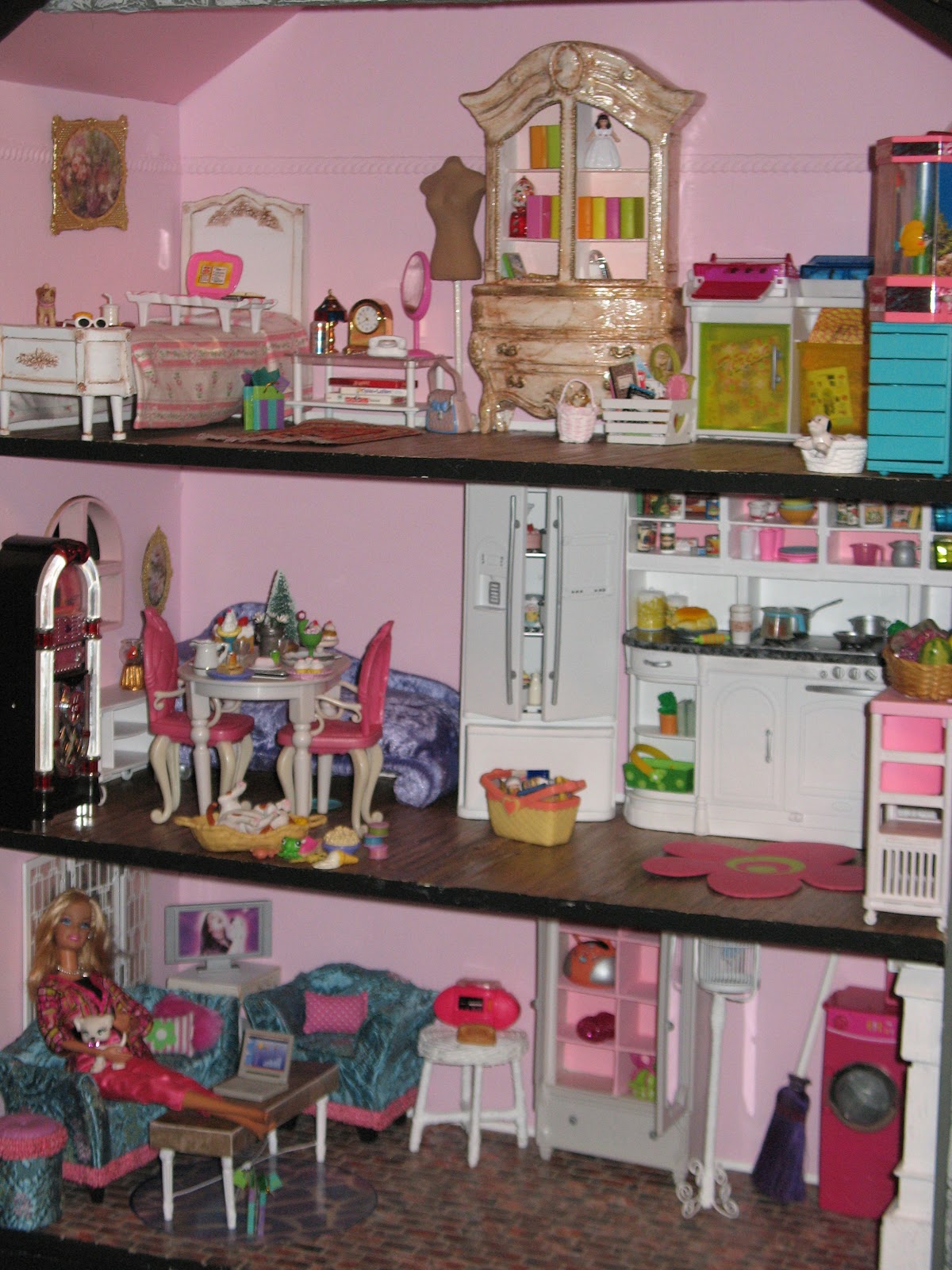 Artsy Fartsy Barbie House