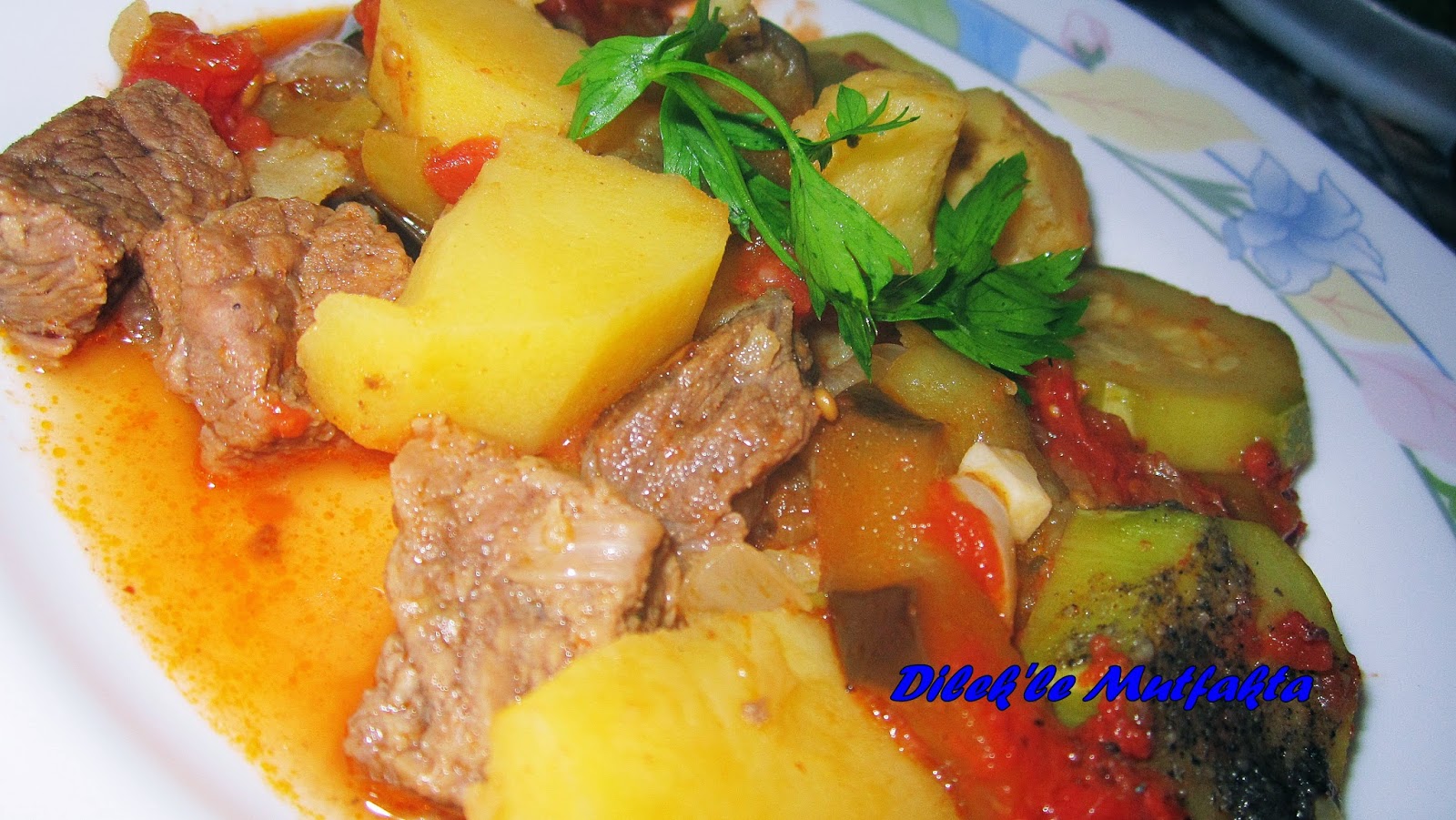 Güveçte Sebzeli Et Yemeği Dilek�le Mutfakta