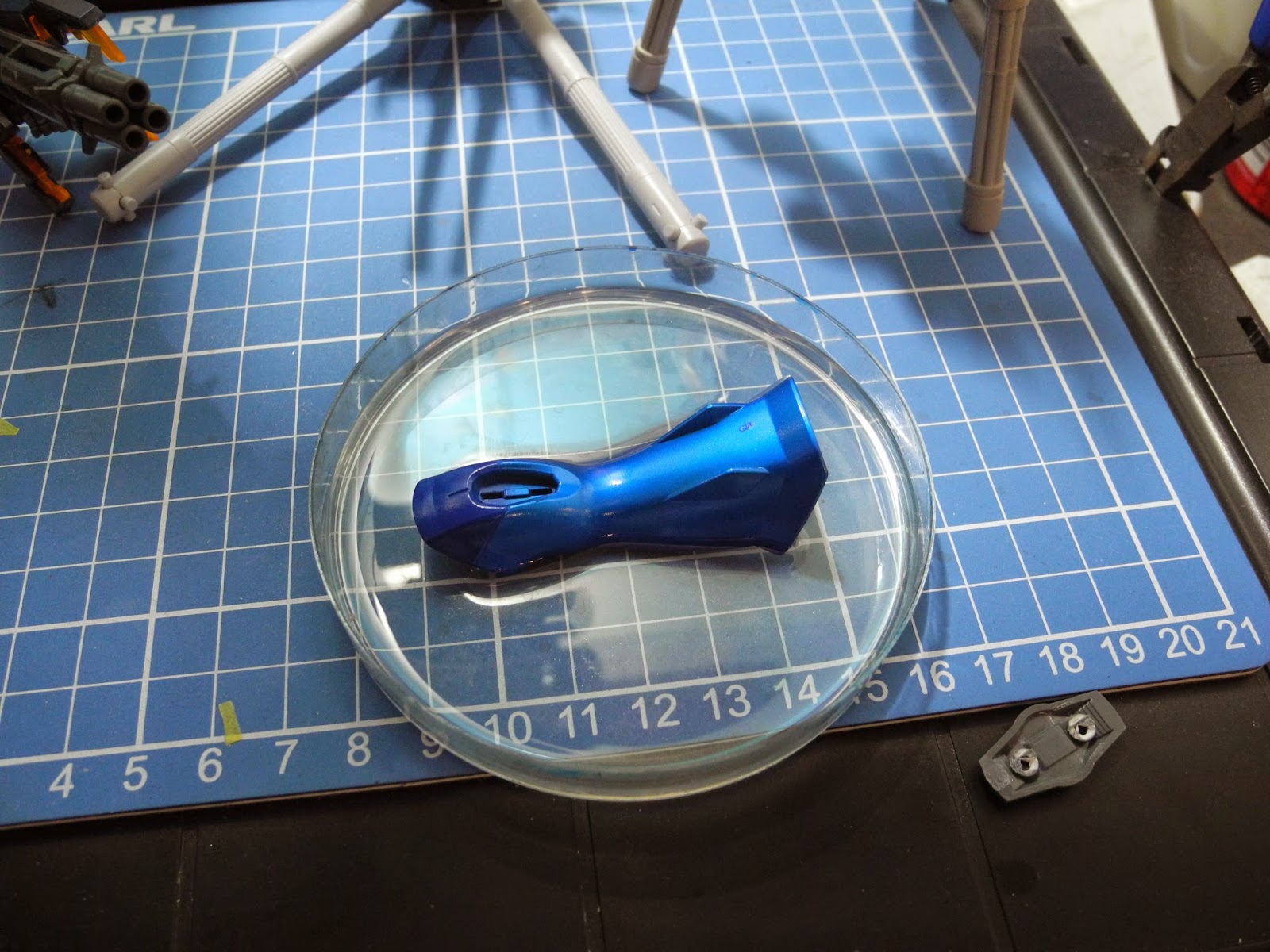 S S G U N P L A Stripping Paint from Plastic Models