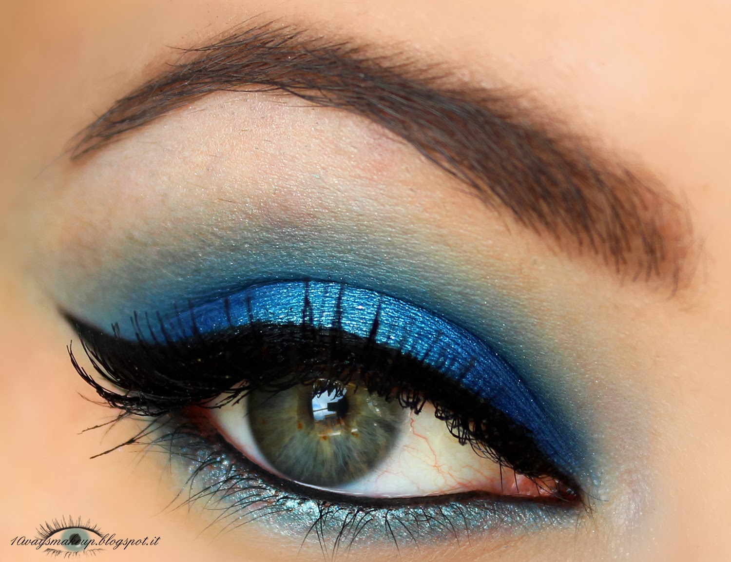 3. How to Rock Blue Hair and Eye Makeup - wide 5