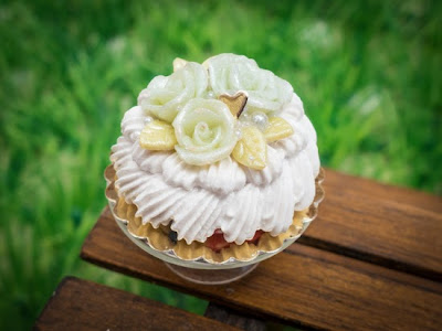 French vacherin cream cake with green roses - miniature food