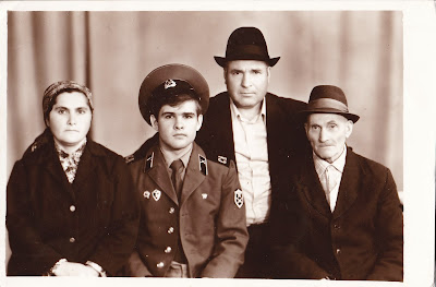 Străbunicul(dreapta),