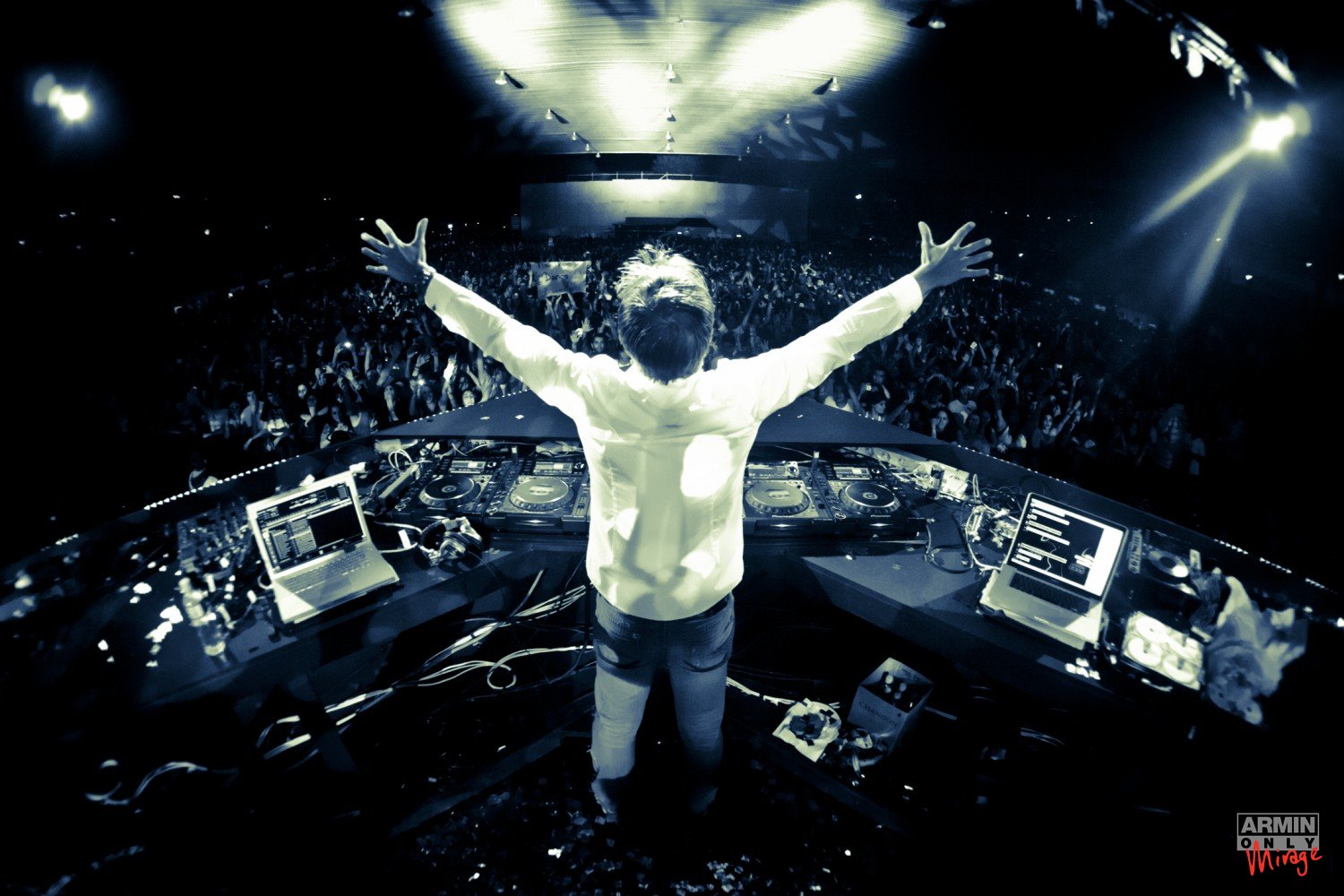 http://2.bp.blogspot.com/-H33DwZqC8vU/TV2F-ZTH-vI/AAAAAAAAAD4/B_OPN6YkGlU/s1600/armin_only_buenos-aires_parti-117-of-127.jpg