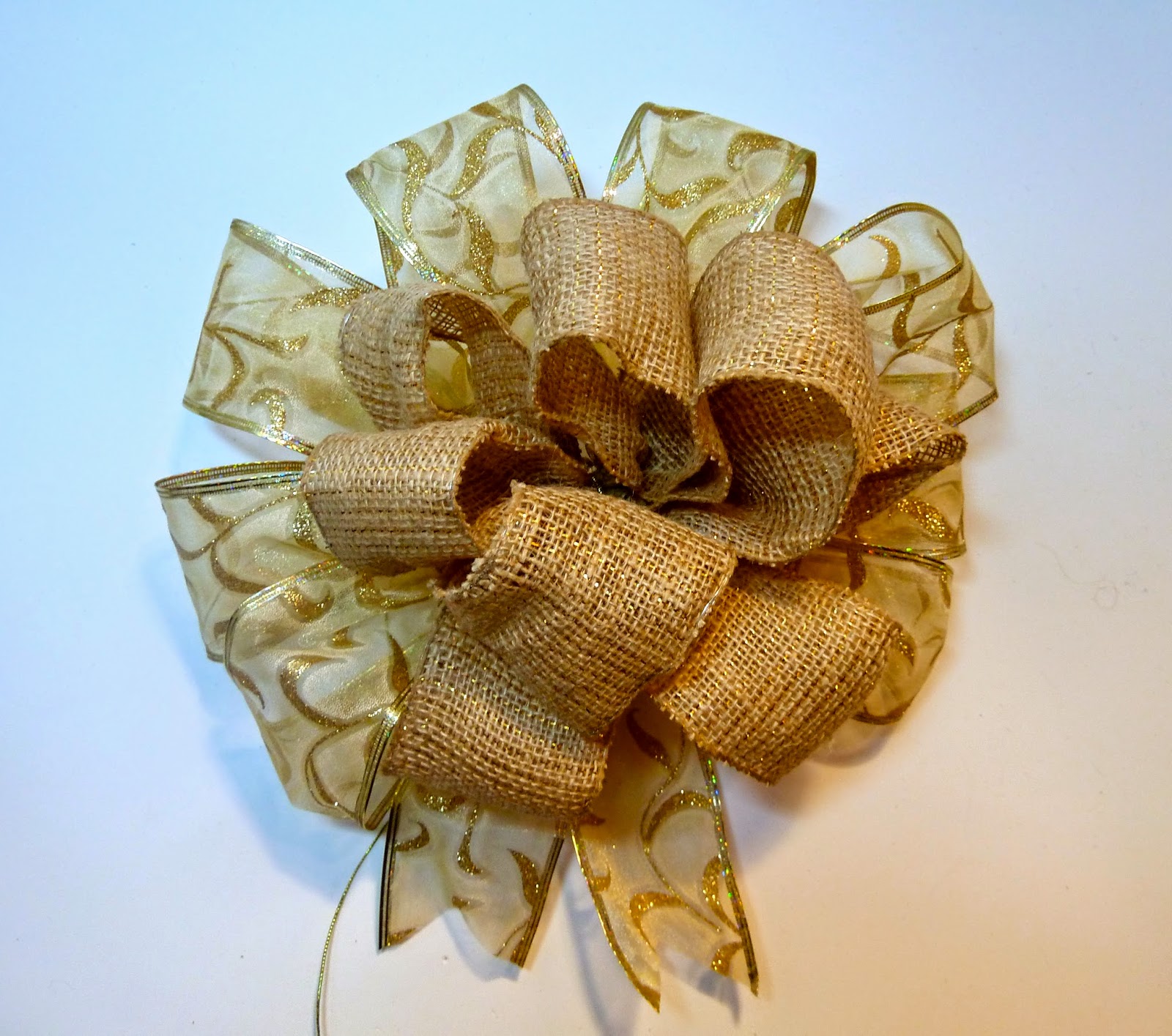 Make it easy crafts Easy tree top bow tutorial with sparkle burlap ribbon