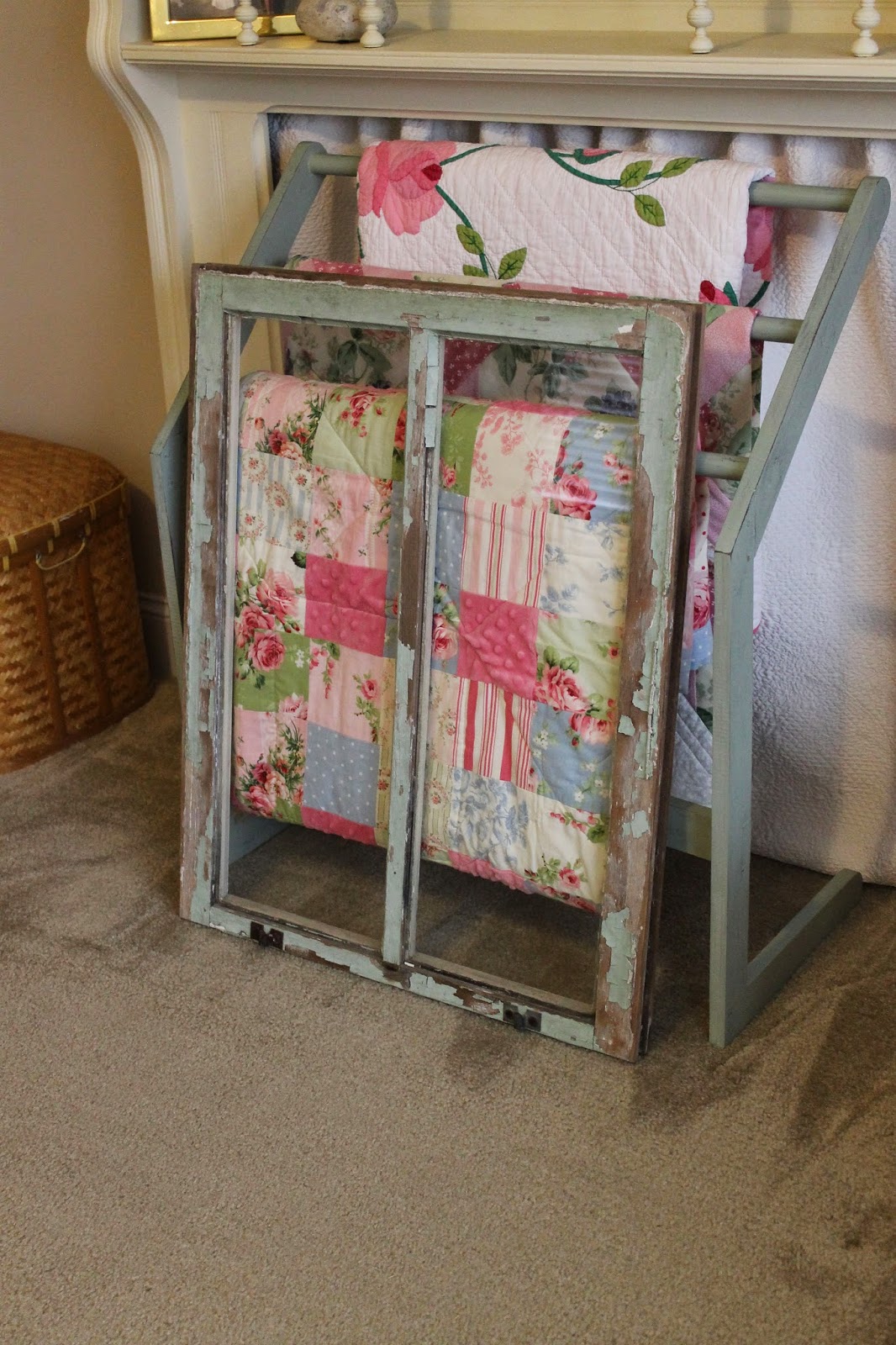 Dens gens Creatifs QUILT RACK FOR SPRING FIREPLACE DISPLAY