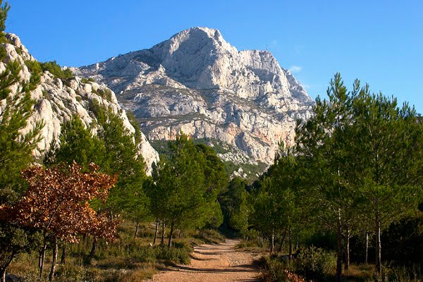 Luberon Walks Tholonet L Aurigon Montagne Sainte Victoire Le Croix And Le Garagai
