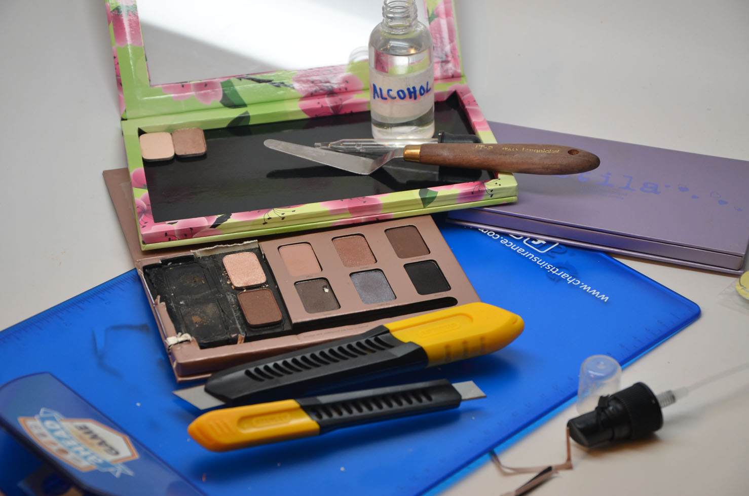 How To Depotting Cardboard Palette Shadows into a ZPalette with No