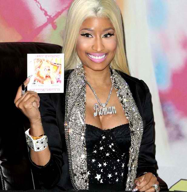 Raw Hollywood Raw Photo Nicki Minaj All Smiles In Harlem New York