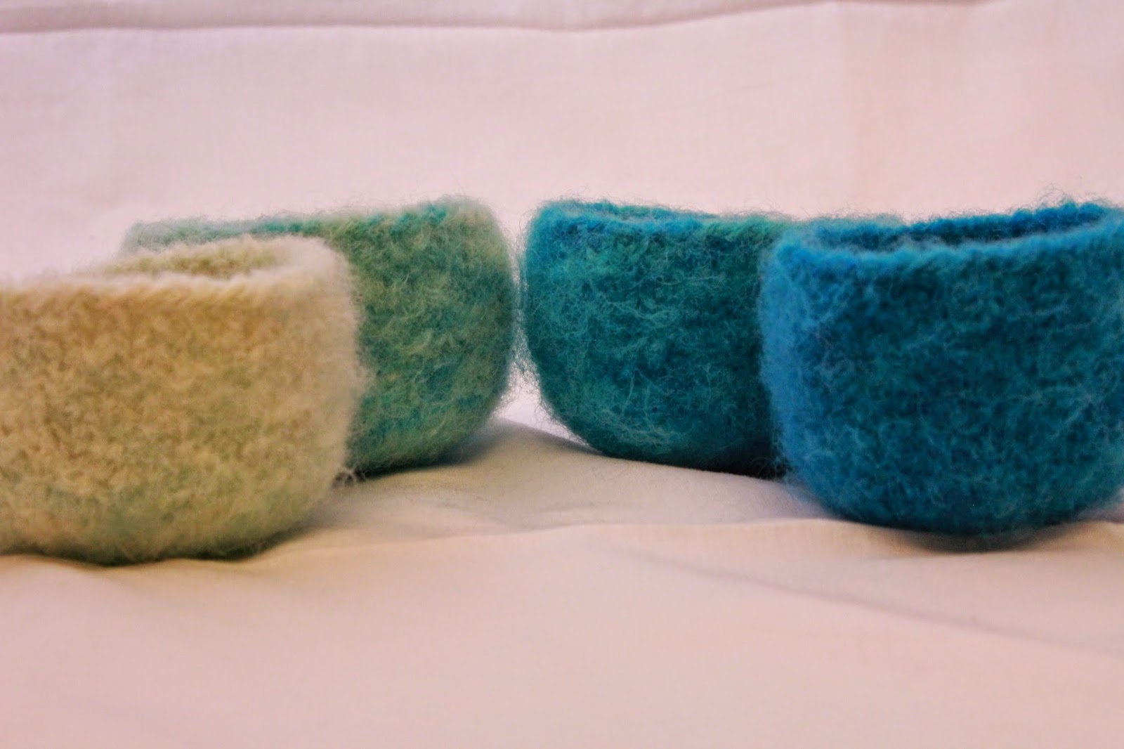 Emilys Knitted Whimsy: Pattern - Ombre Felted Trinket Bowls in Two Sizes