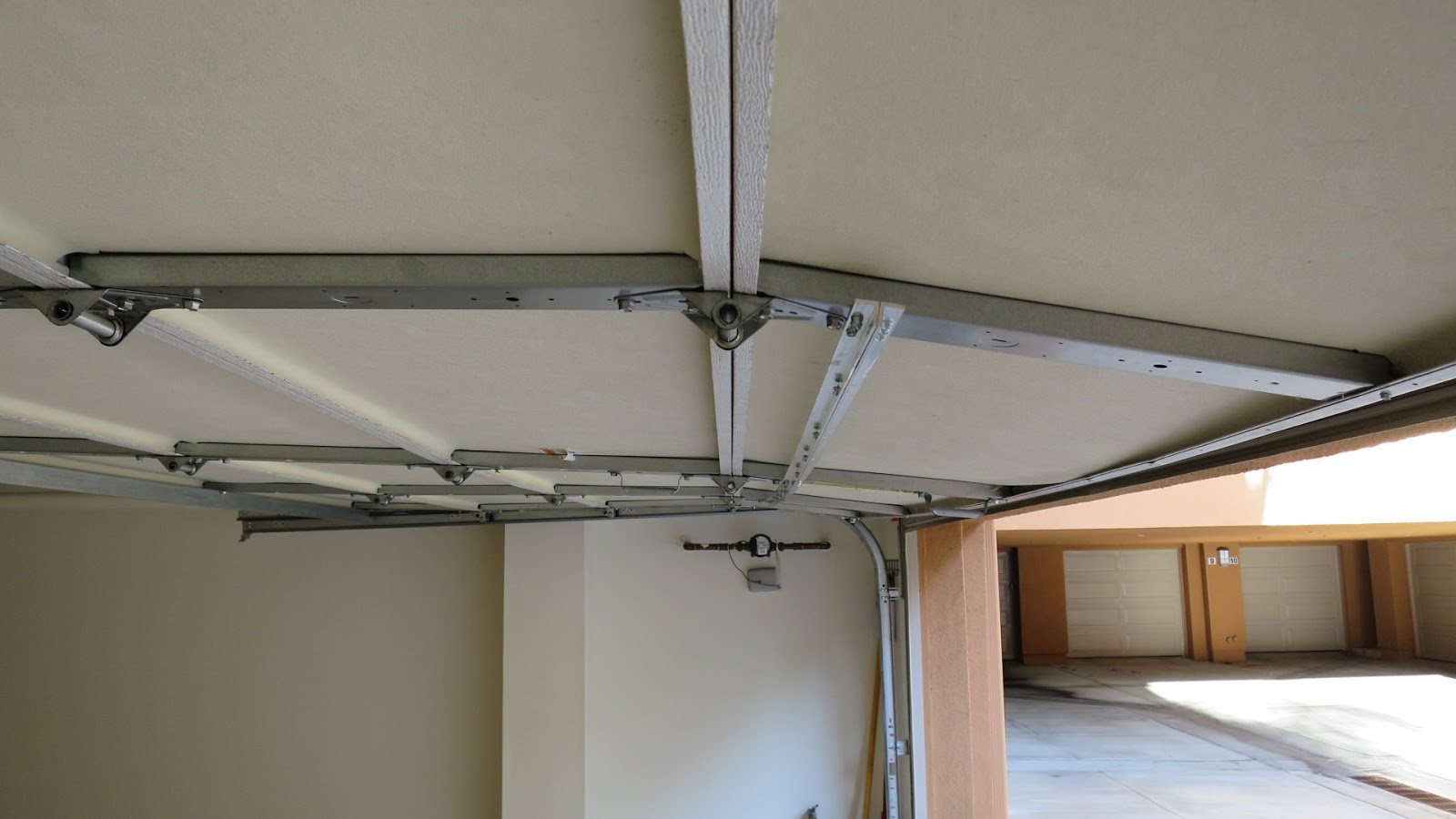 RAMBLING ABOUT EVERYTHING: Sagging Garage Door Temporary Fix