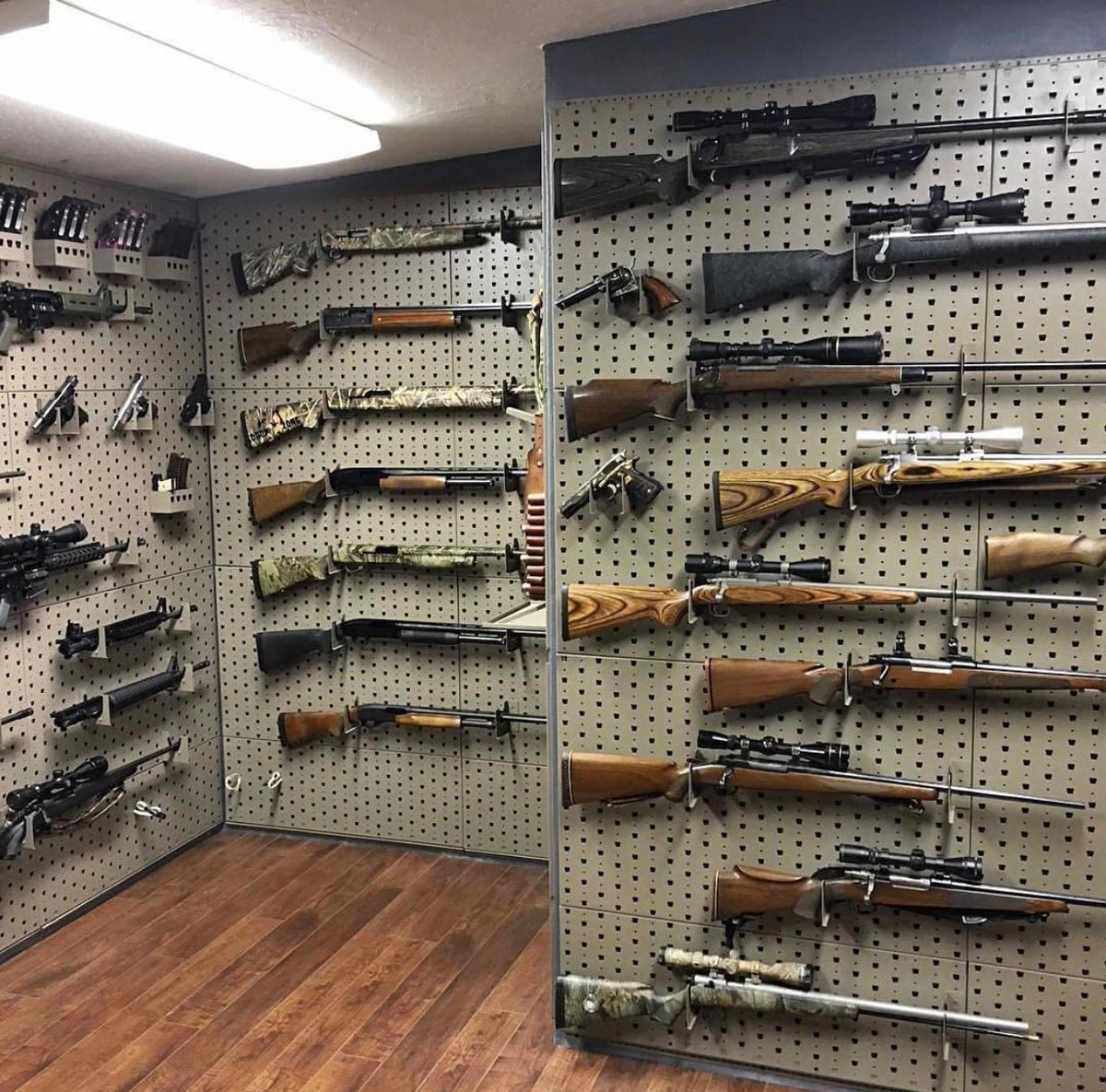 Machines for War Multiple wall display for guns and rifles