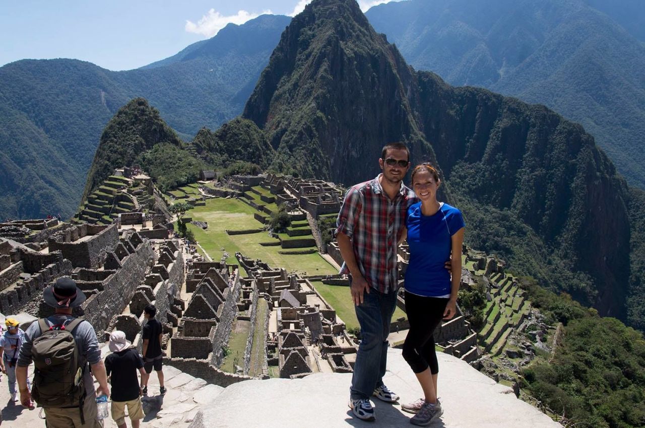 Gặp gỡ cặp vợ chồng bỏ việc đi thuyền khắp thế giới cùng mèo cưng 5 wanderlust matt