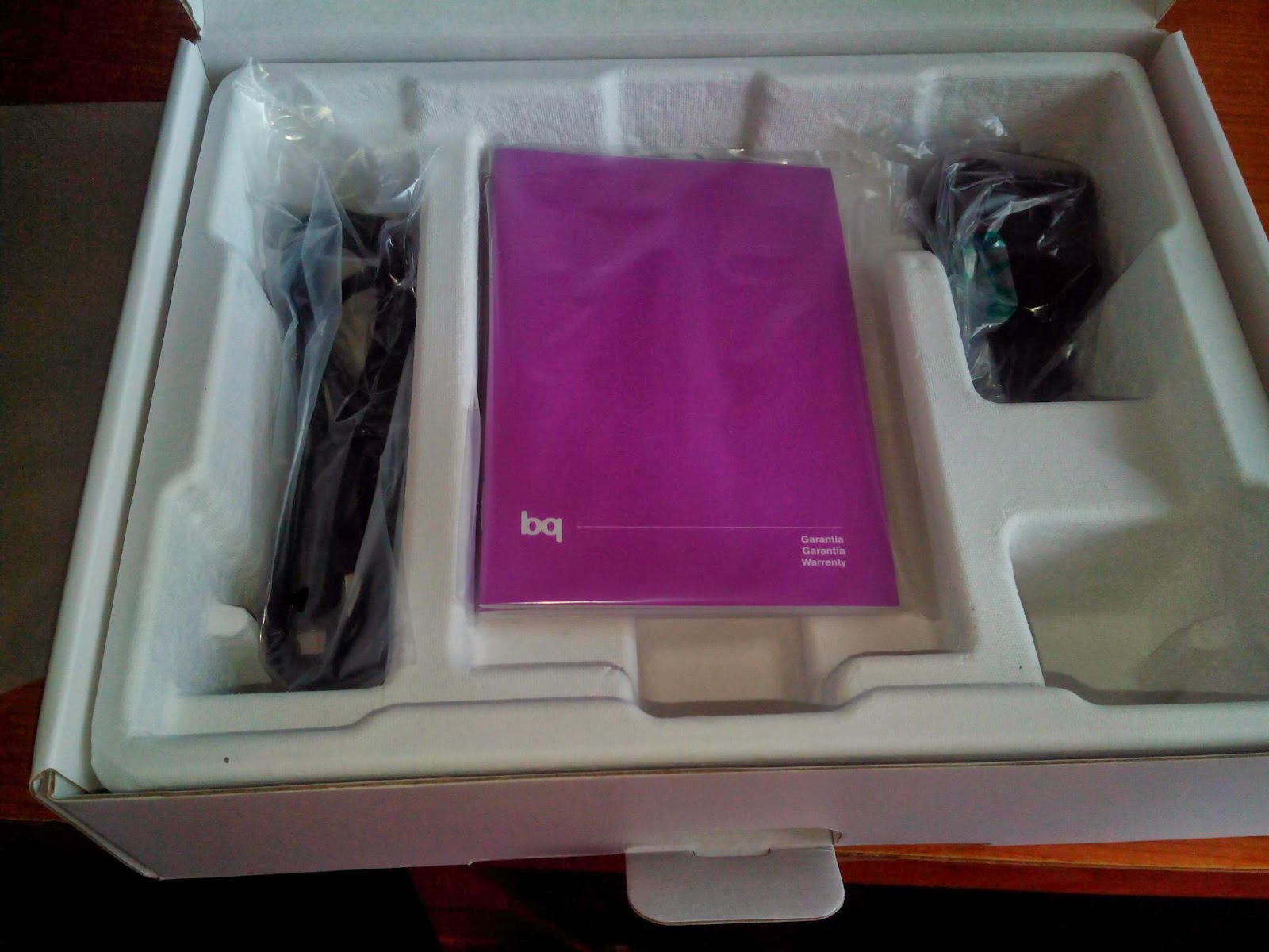 Tablet BQ Curie 2 quadcore interior caja