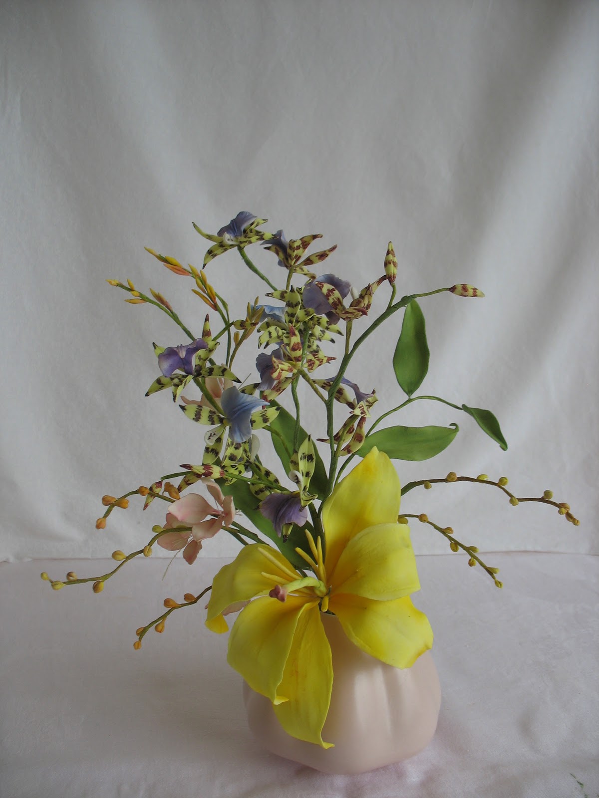 Shaile's Edible Art Deciding on Gumpaste Flowers or Fresh Flowers