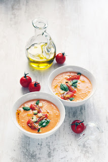 http://www.seriousaboutfood.fr/gaspacho-classique-de-tomates-et-de-concombre/