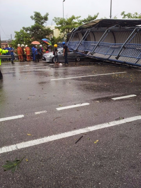 Kejadian Runtuhan Jejantas Pejalan Kaki Di Lebuhraya Pasir Gudang Runtuh, (GAMBAR) Jejantas Lebuhraya Pasir Gudang Runtuh, Jejantas Pejalan Kaki Runtuh, Runtuhan Jejantas Di Johor, Kejadian Runtuhan Jejantas