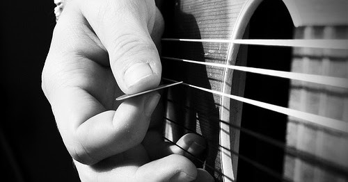 Tips Belajar Gitar Bagi Pemula HOLISYIT BLOG Tips Belajar Gitar Bagi Pemula HOLISYIT BLOG