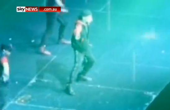Le tiran huevos a Justin Bieber