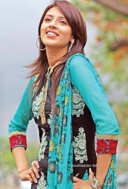 KOL KOL KOL BLOG: Bangladeshi popular tv celebrity Bidya saha mim ...