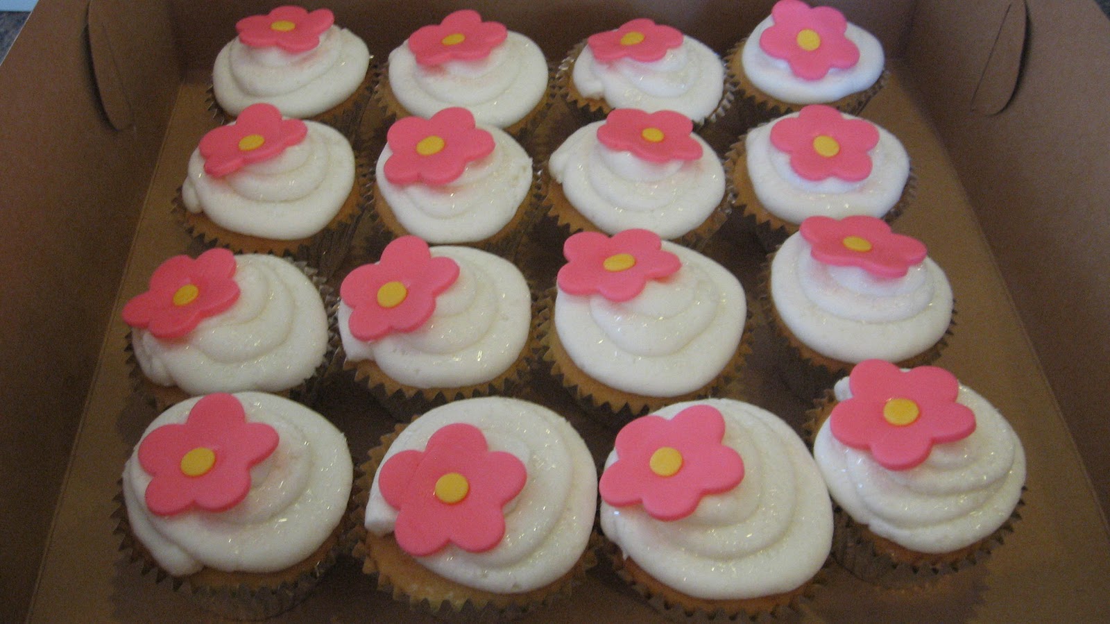 Hello Kitty Cake And Cupcakes Hello Kitty Cake And Cupcakes