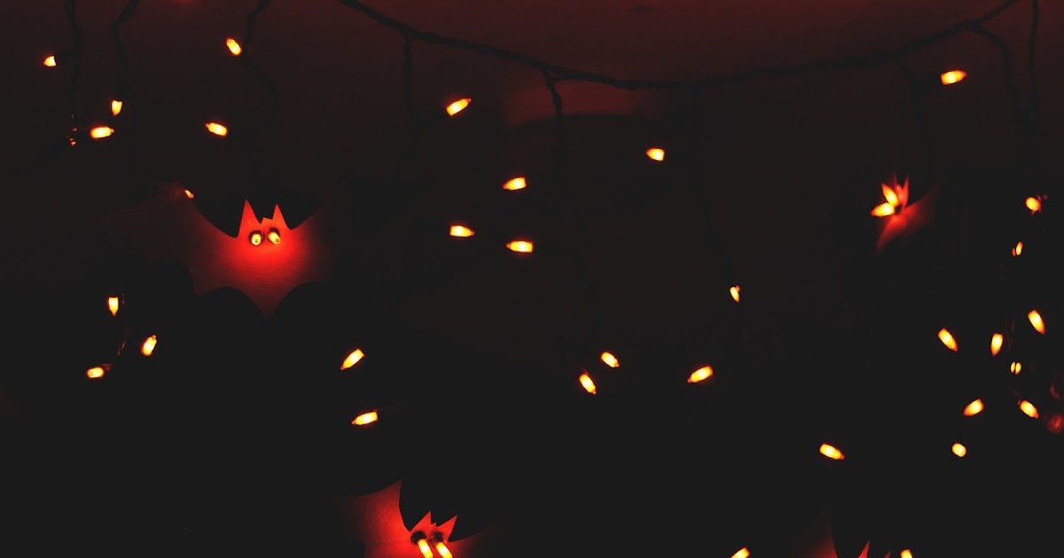 Zauberbear: Paper Bat String Lights