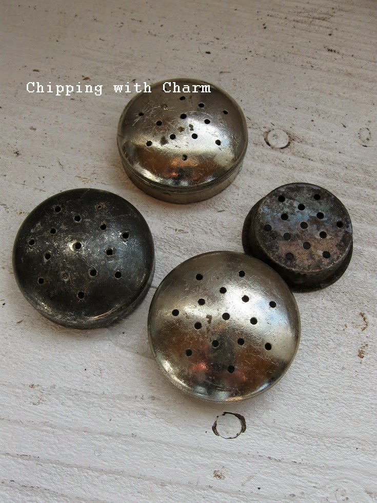 Chipping with Charm: Repurposed Salt Shaker Lid Ornament...http://www.chippingwithcharm.blogspot.com/