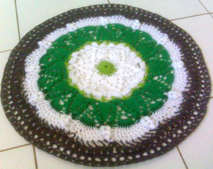 SerbaSerbi Kreasi Dari Benang Taplak Meja Rajutan