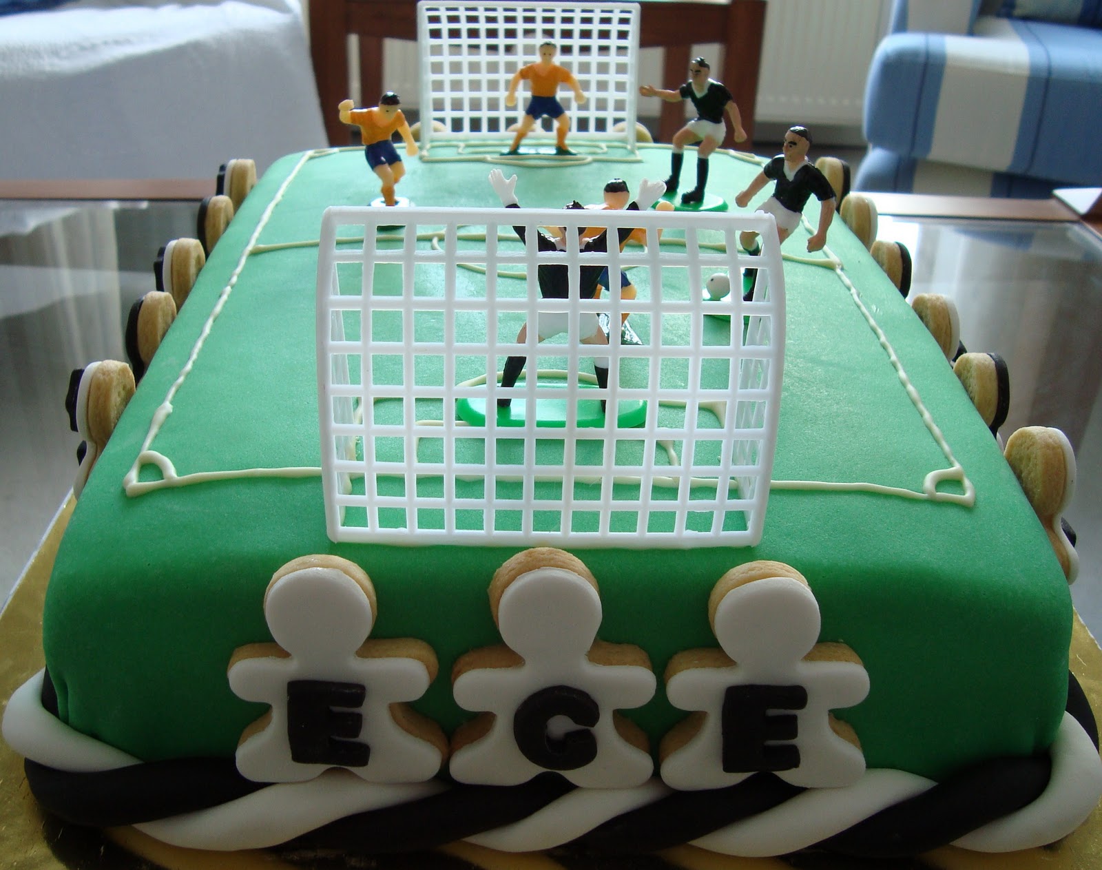 TATLI DÜNYAM Futbol Sahası Doğum Günü Pastası