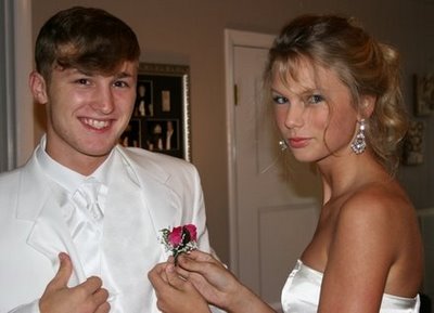 taylor_swift_prom_photo-1297862821.jpg