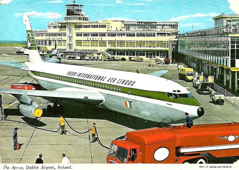 The traveler's drawer DUBLIN (Ireland) Airport apron with Aer Lingus