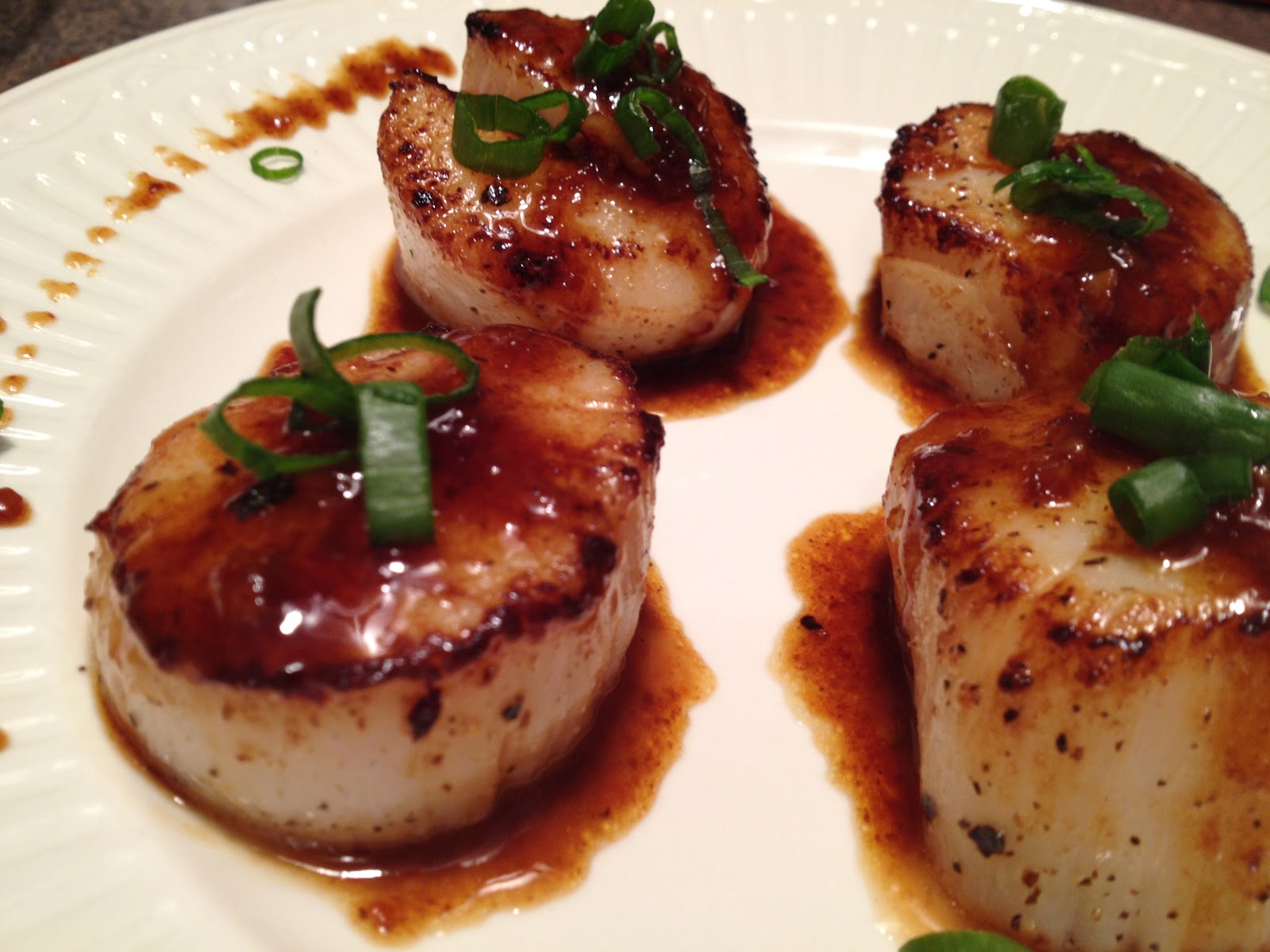 bacon wrapped scallops sauce