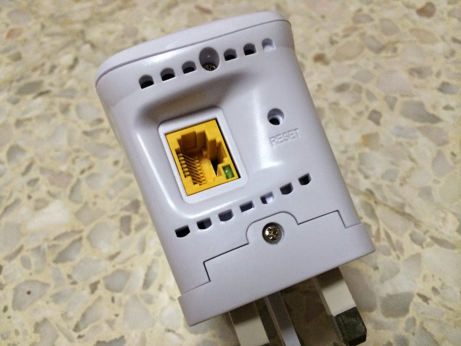 Unboxing & Review: Aztech WL580E Repeater 18