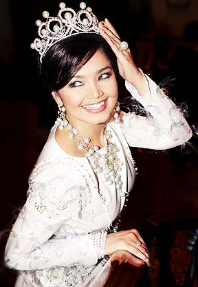 Izz Latif Perkahwinan Siti Nurhaliza Kalahkan Putera William